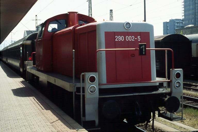 http://www.railfaneurope.net/pix/de/diesel/shunter/290/orientrot/290002cs.jpg