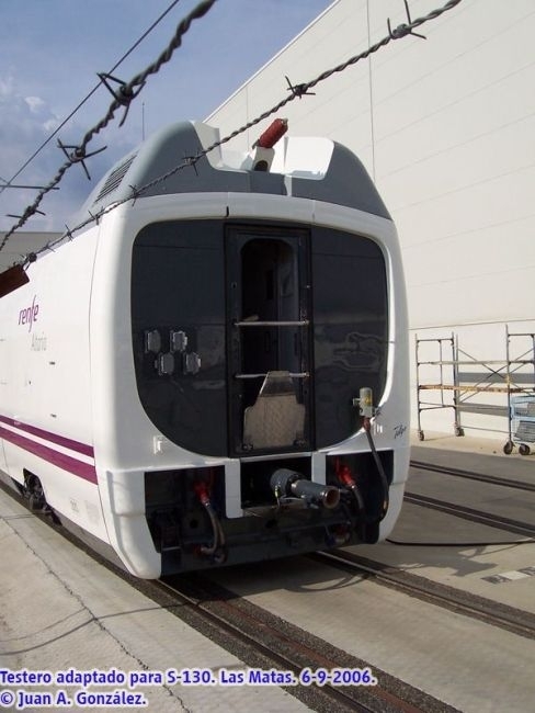 http://www.railfaneurope.net/pix/es/electric/emu/130-Talgo250/Las_Matas/RENFE_130_5.jpg