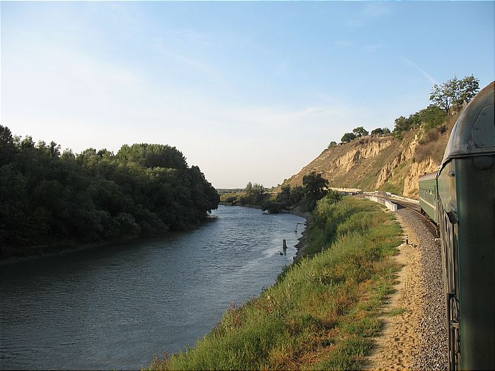 http://www.railfaneurope.net/pix/md/misc/Cahul-Giurgiulesti/2009-08-27-0031.jpg