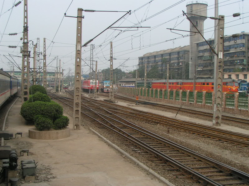 http://www.railfaneurope.net/pix/ne/China/station/Xian/07_127.jpg