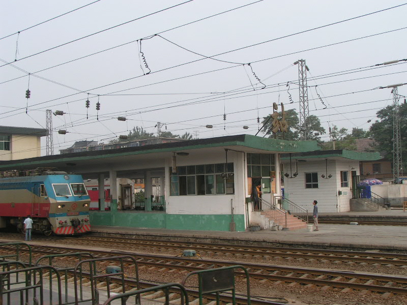 http://www.railfaneurope.net/pix/ne/China/station/Xian/07_129.jpg