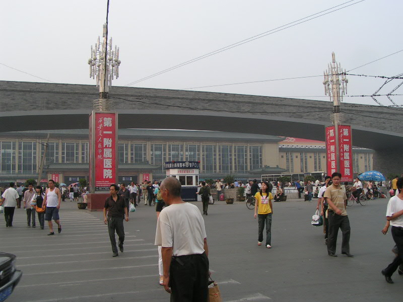 http://www.railfaneurope.net/pix/ne/China/station/Xian/07_157.jpg