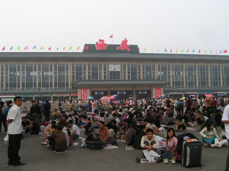 http://www.railfaneurope.net/pix/ne/China/station/Xian/07_158.jpg