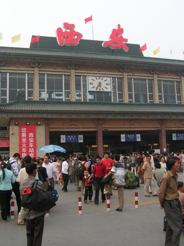 http://www.railfaneurope.net/pix/ne/China/station/Xian/07_162.jpg