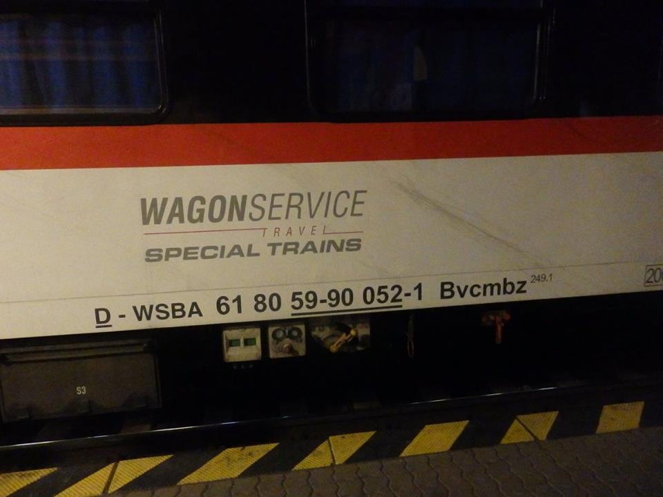 http://www.railfaneurope.net/pix/sk/car/night/Bvcmbz/A_couchette_car_of_DB_type_Bvcmbdz_standing_at_railway_station_Bratislava_hl_st__in_composition_09_09_2017.jpg